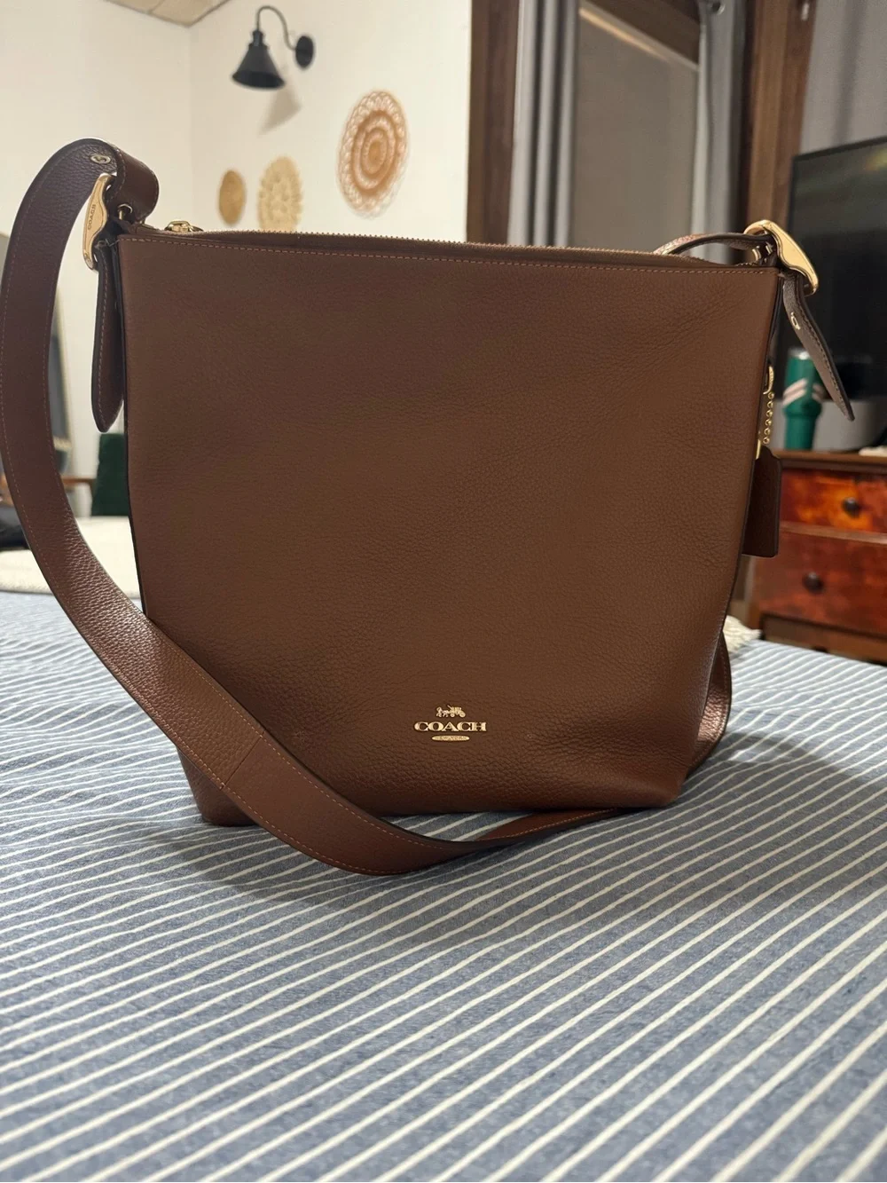 Coach Camel Brown Leather Crossbody Tote with Gold Zipper Detail - Picture 1 of 7